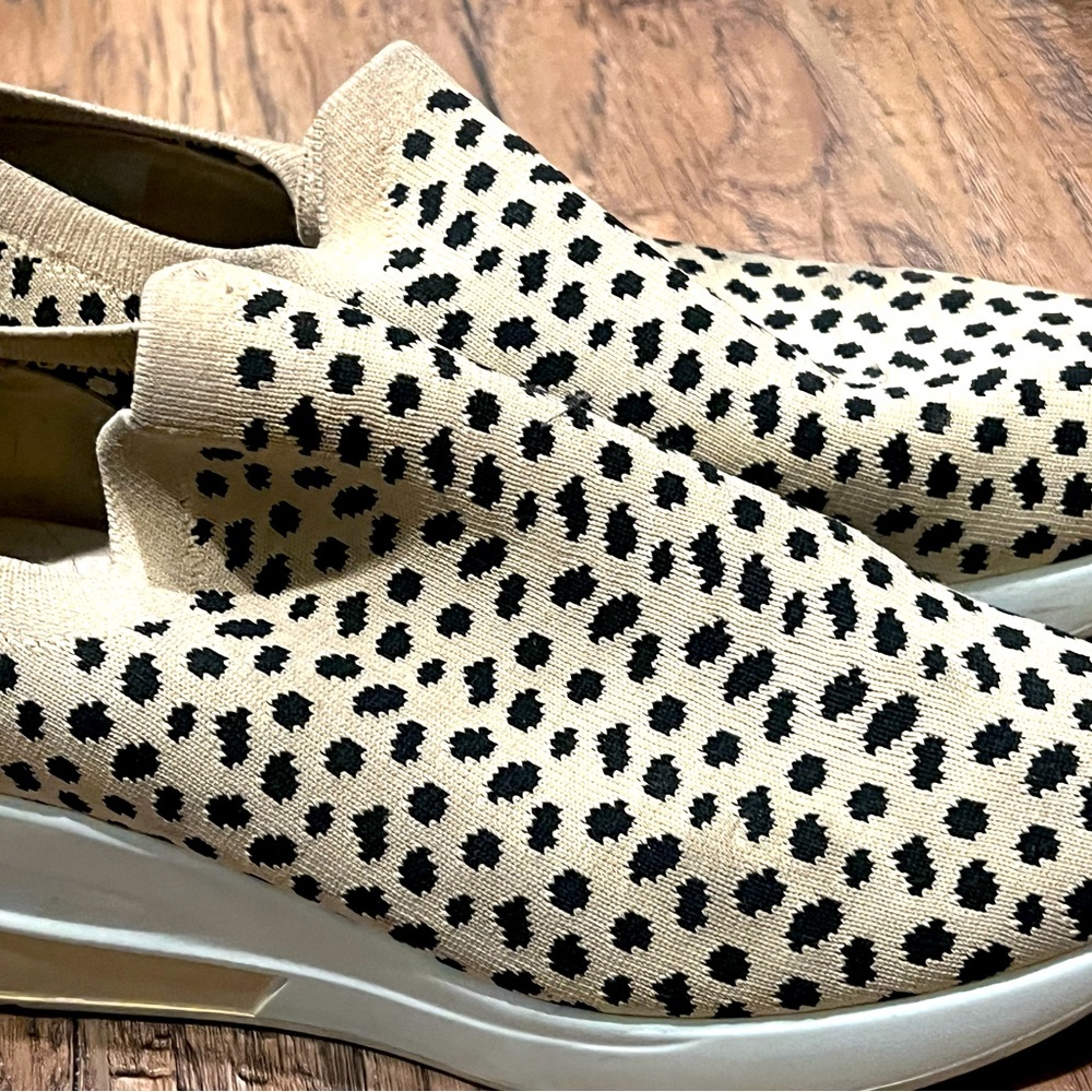 Gianni Bini slip on casual cloth shoe